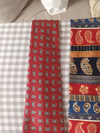 2 Corbatas elegantes

Ideal para FERIA