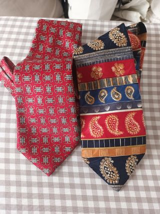 2 Corbatas elegantes

Ideal para FERIA