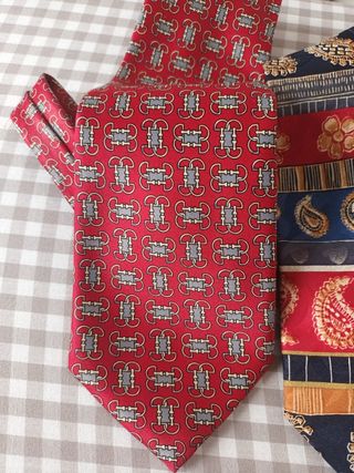 2 Corbatas elegantes

Ideal para FERIA