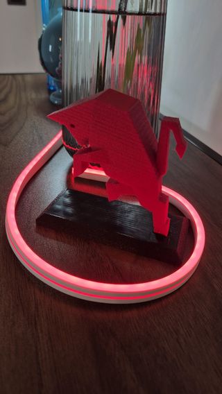 Toro grande Torino con  piedistallo