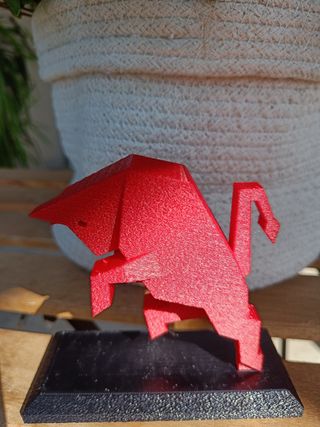 Toro grande Torino con  piedistallo