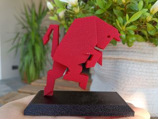 Toro grande Torino con  piedistallo