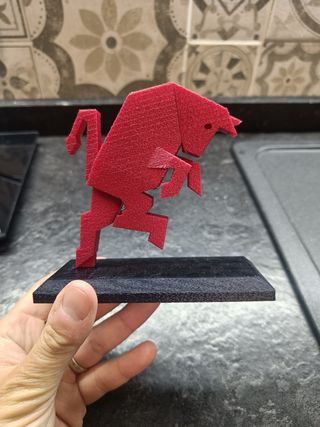 Toro grande Torino con  piedistallo