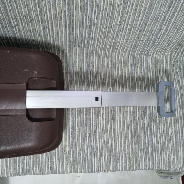 Maleta dura rígida marrón 4 ruedas