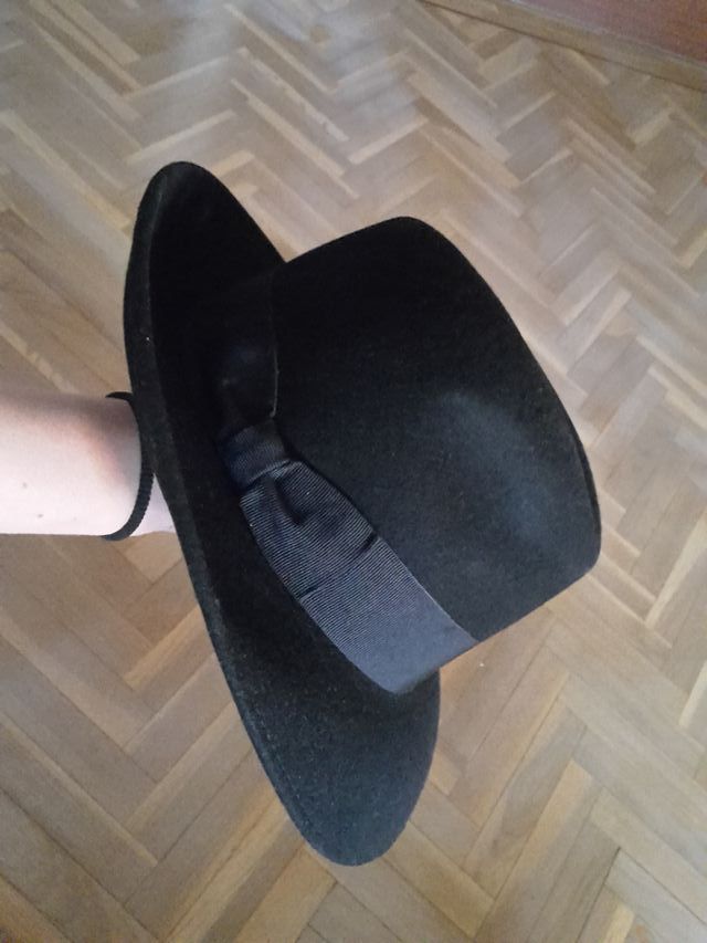 Sombrero negro nuevo