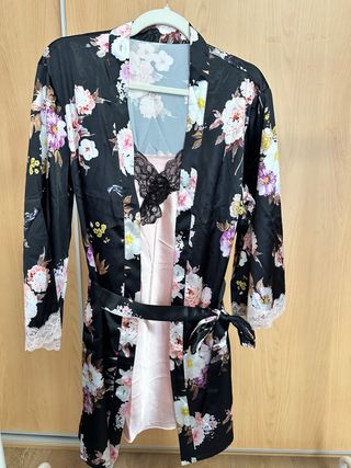 Bata y camisón seda floral