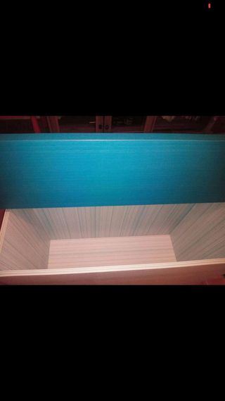 Arcón cabecero azul y blanco