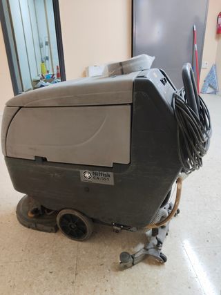 Fregadora Nilfisk CA 551 con cable