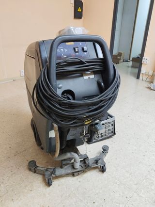 Fregadora Nilfisk CA 551 con cable