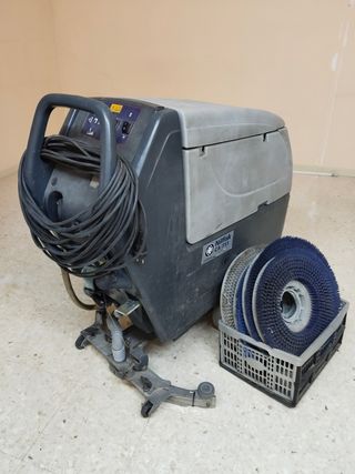 Fregadora Nilfisk CA 551 con cable