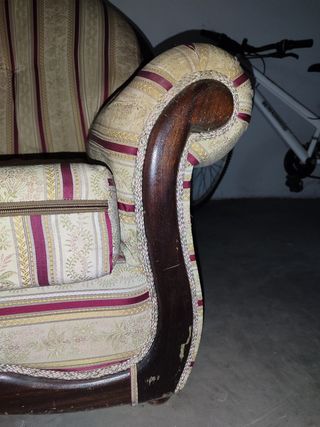 DOS 2 Butacas clásicas beige y rojas