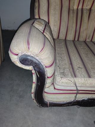 DOS 2 Butacas clásicas beige y rojas