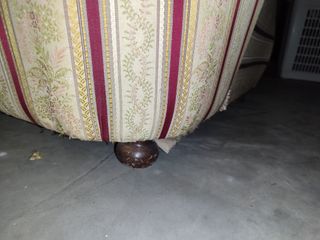 DOS 2 Butacas clásicas beige y rojas