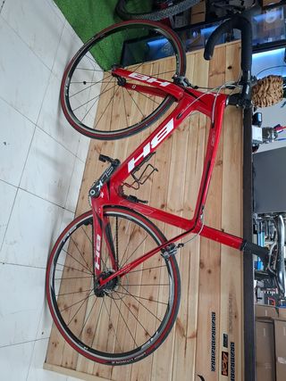 Bicicleta carretera BH carbono roja