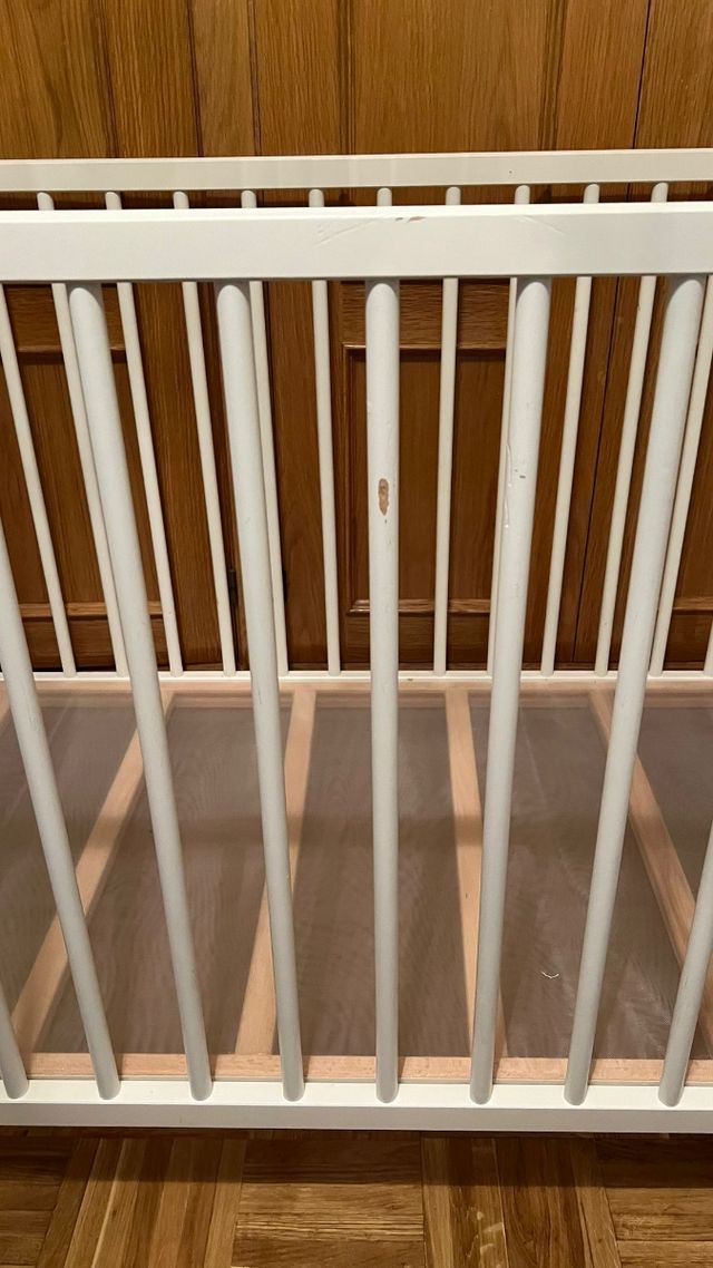 Cuna bebé blanca - en buen estado