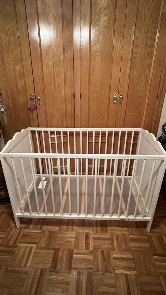 Cuna bebé blanca - en buen estado