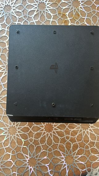 PS4 Slim (PlayStation 4) negra