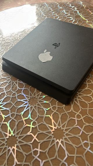 PS4 Slim (PlayStation 4) negra