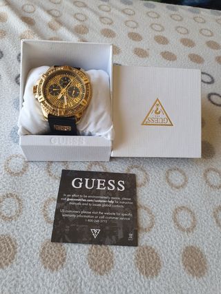 Reloj Guess dorado y negro