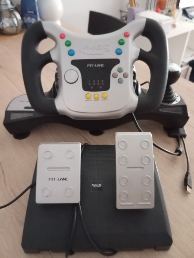 Volante Pit Lane + Pedales