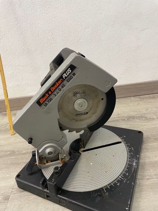 Sierra ingletadora Black&Decker SR700