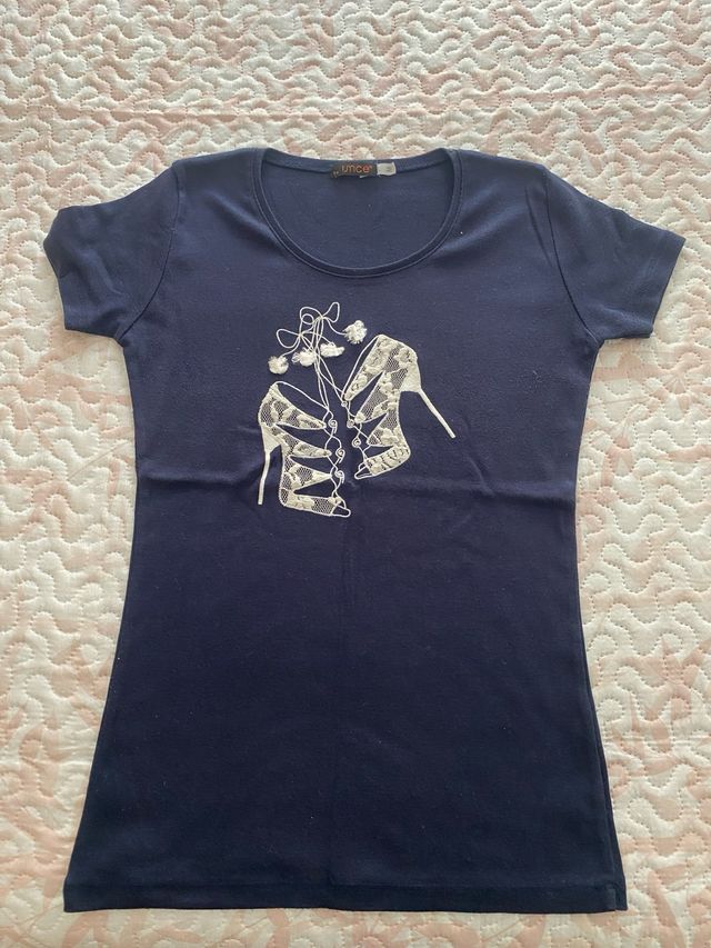 2 camisetas Unce azul marino y una color rojo,