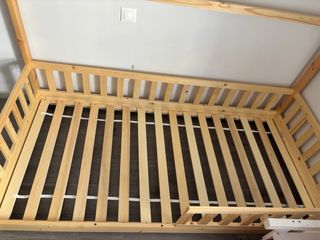 Cama Montessori infantil de madera