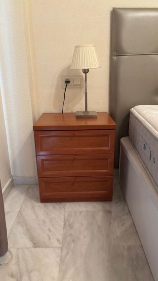 Conjunto muebles dormitorio: mesita y aparador