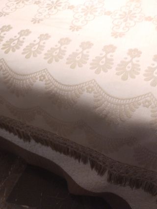 Colcha cama 105 beige - Impecable