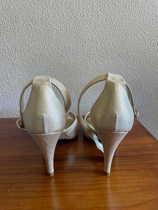 Zapatos Ana Roman dorados