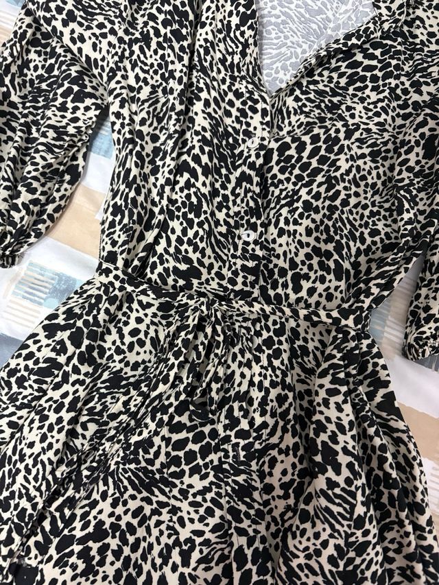 Vestido Stradivarius estampado leopardo - Talla 4