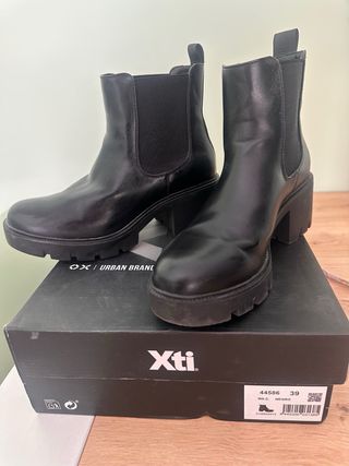 Botines Xti negros - talla 39