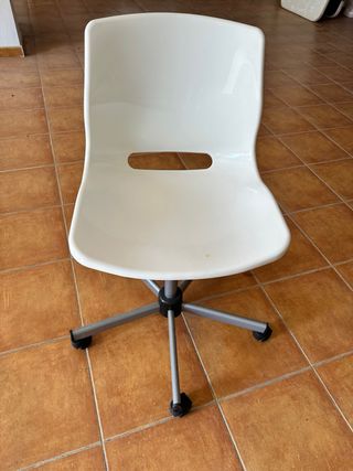 Silla giratoria blanca - Oficina