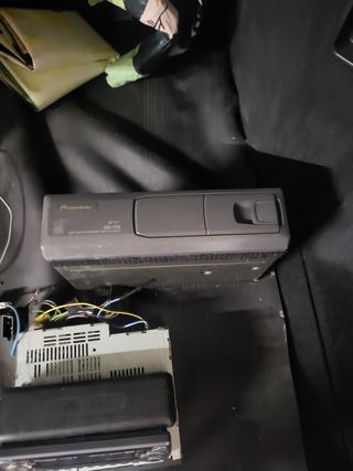 Radio Pioneer con cargador de 6 CDs