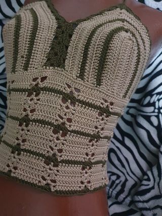 Top crochet beige y verde oliva - Talla única