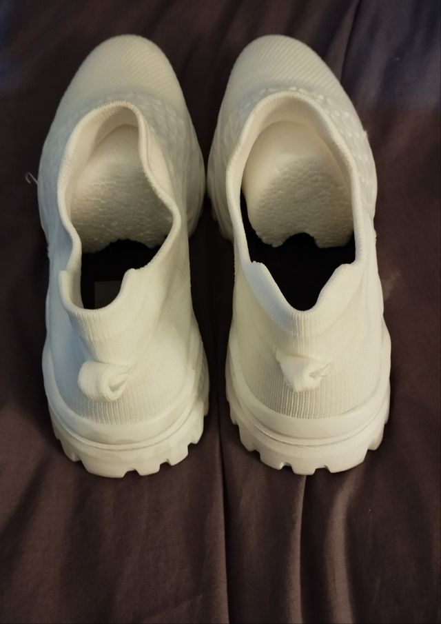 Zapatillas deportivas blancas sin cordones