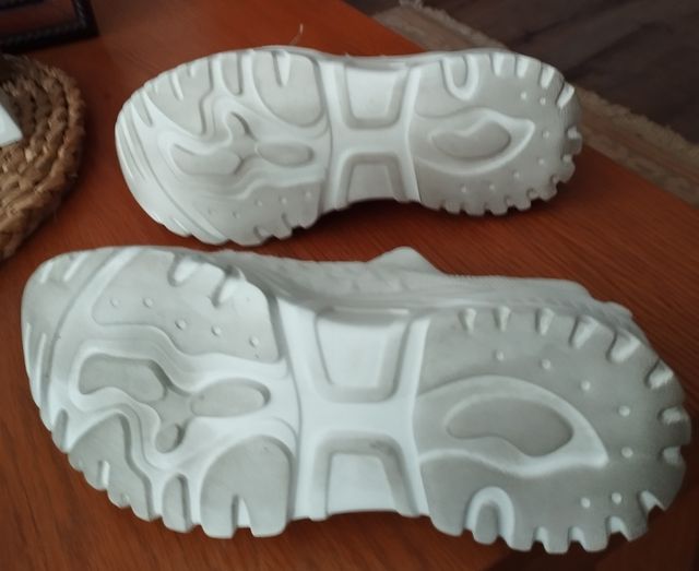 Zapatillas deportivas blancas sin cordones