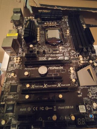 Placa base ASRock Z77 Extreme4