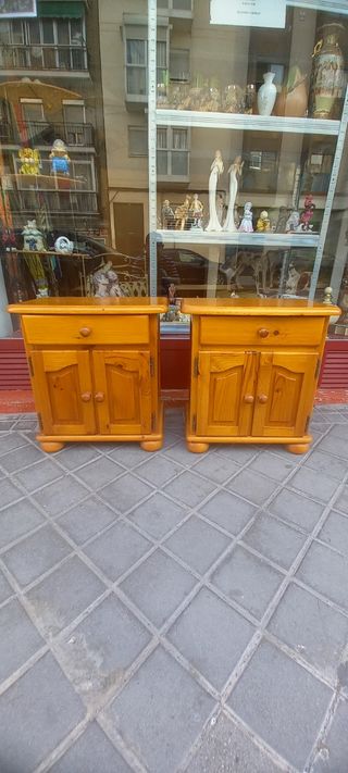 Mesitas noche pino macizo - 60€ Tlf674324817