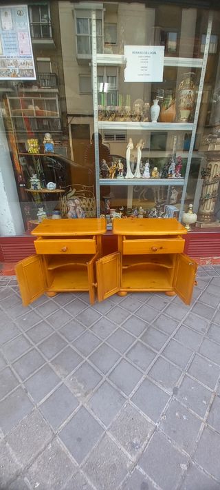 Mesitas noche pino macizo - 60€ Tlf674324817