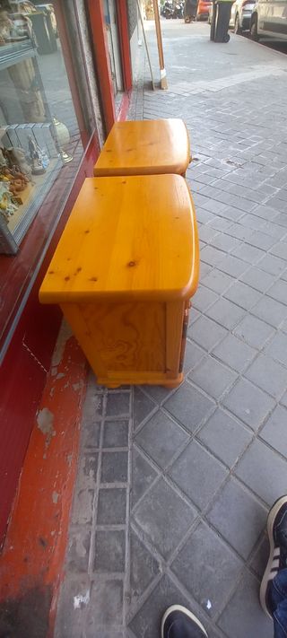 Mesitas noche pino macizo - 60€ Tlf674324817