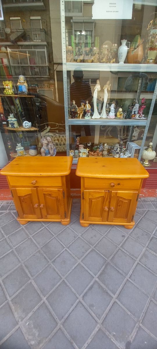 Mesitas noche pino macizo - 60€ Tlf674324817