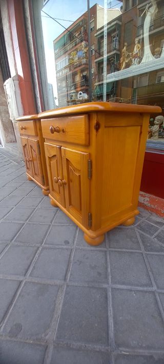 Mesitas noche pino macizo - 60€ Tlf674324817