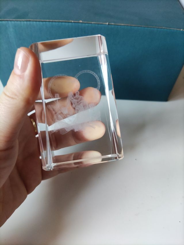 Figura cristal 3D pareja enamorados