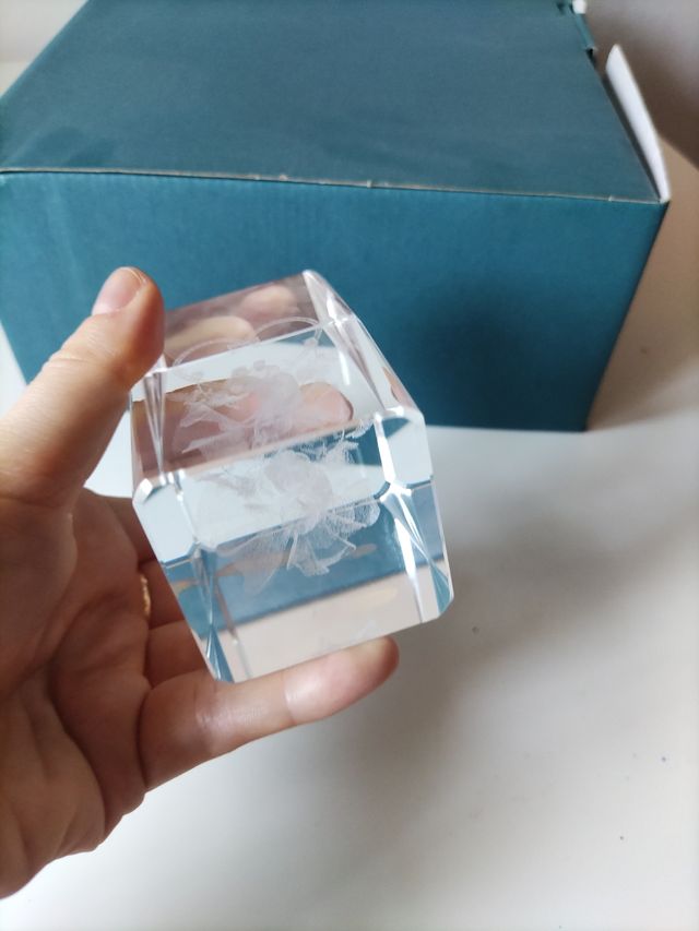 Figura cristal 3D pareja enamorados