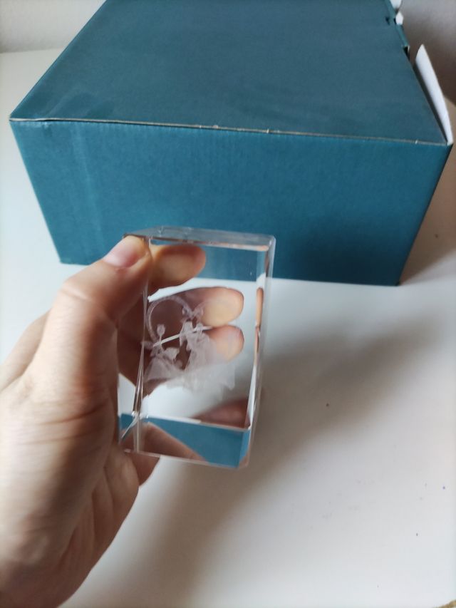 Figura cristal 3D pareja enamorados