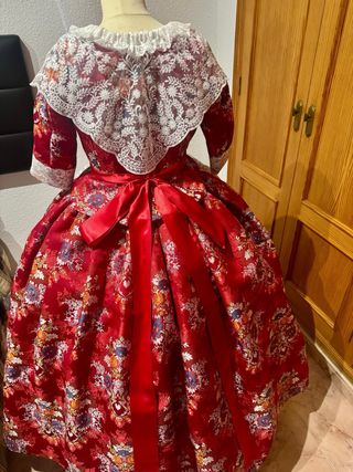 Traje Fallera con manteletas y zapatos