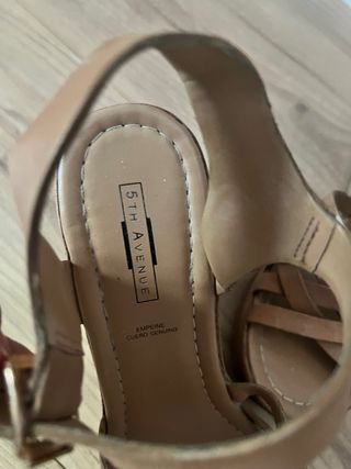 Sandalias cuña marrón