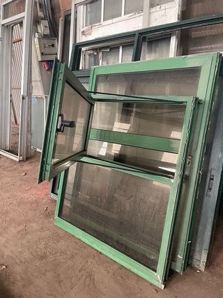 Ventanas aluminio verde y puertas 