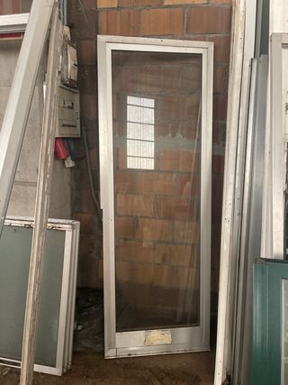 Ventanas aluminio verde y puertas 